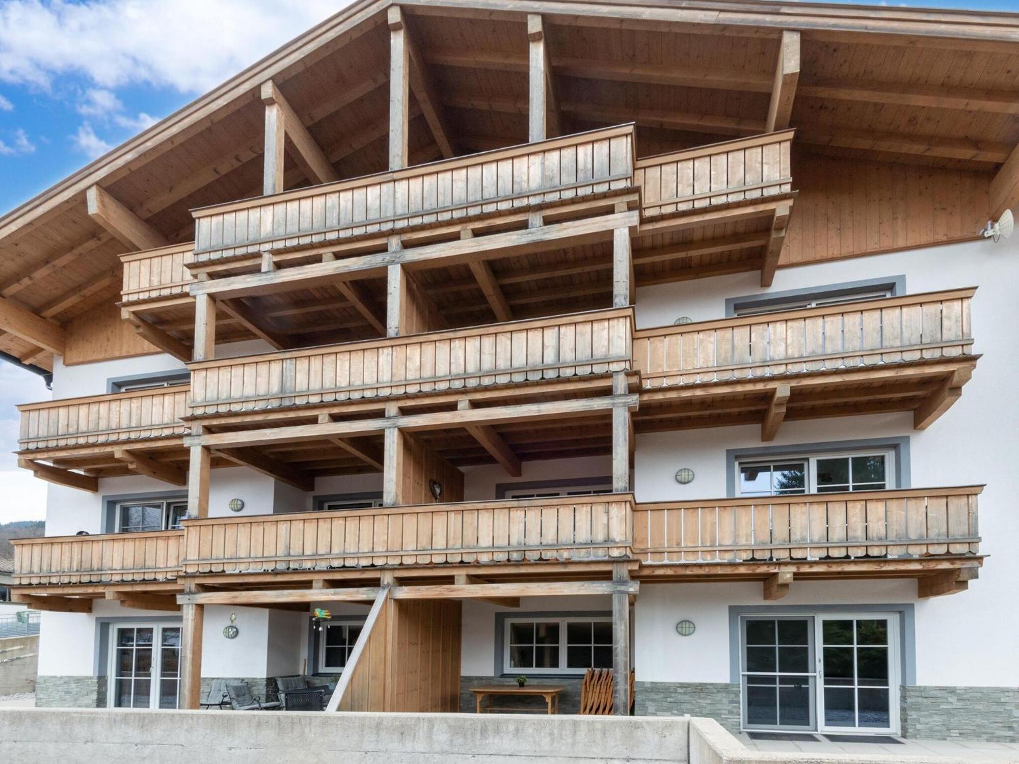 Luxury Penthouse With Balcony Ski Storage Carport Lift Apartment Brixen im Thale Luaran gambar