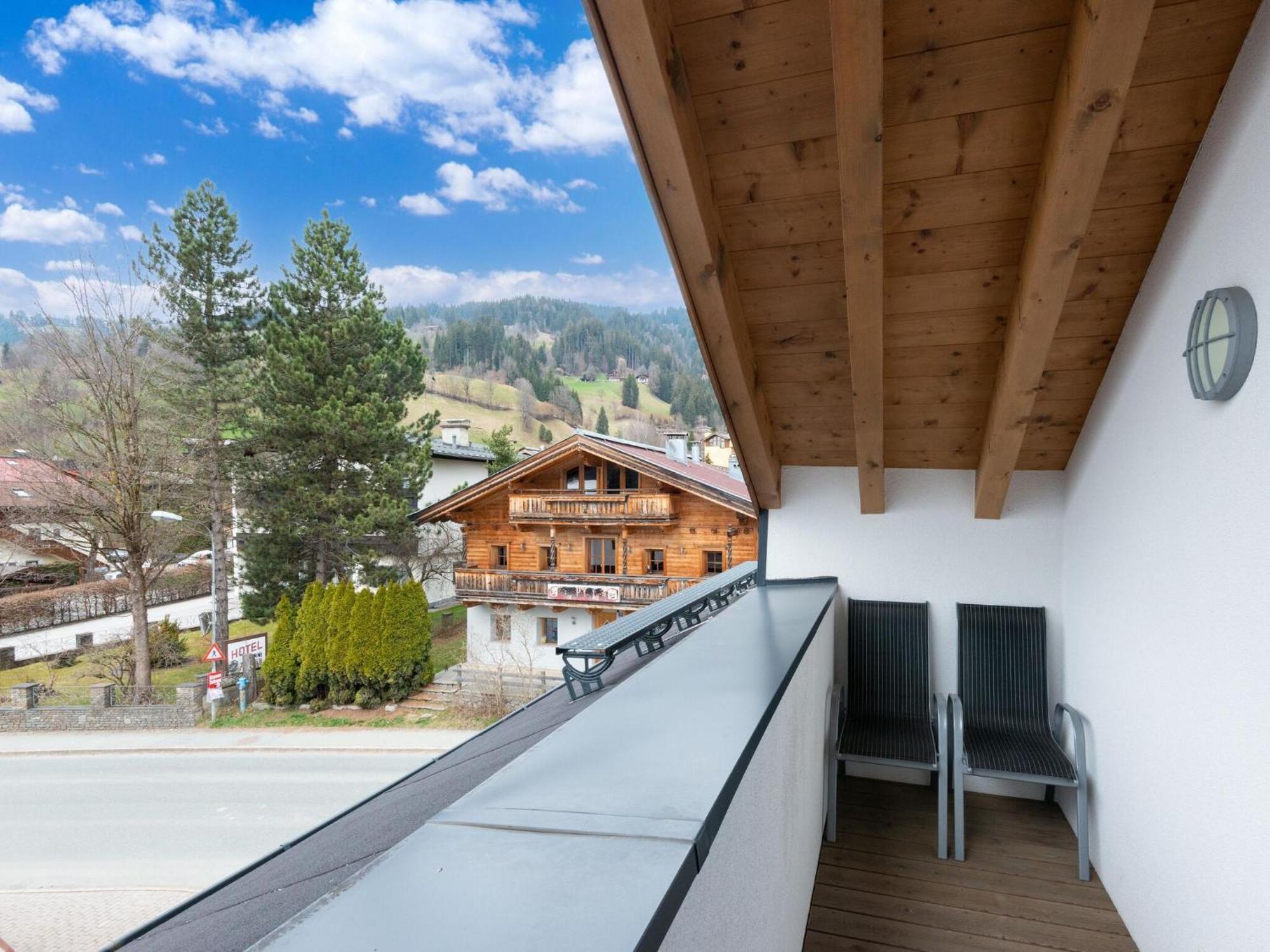 Luxury Penthouse With Balcony Ski Storage Carport Lift Apartment Brixen im Thale Luaran gambar