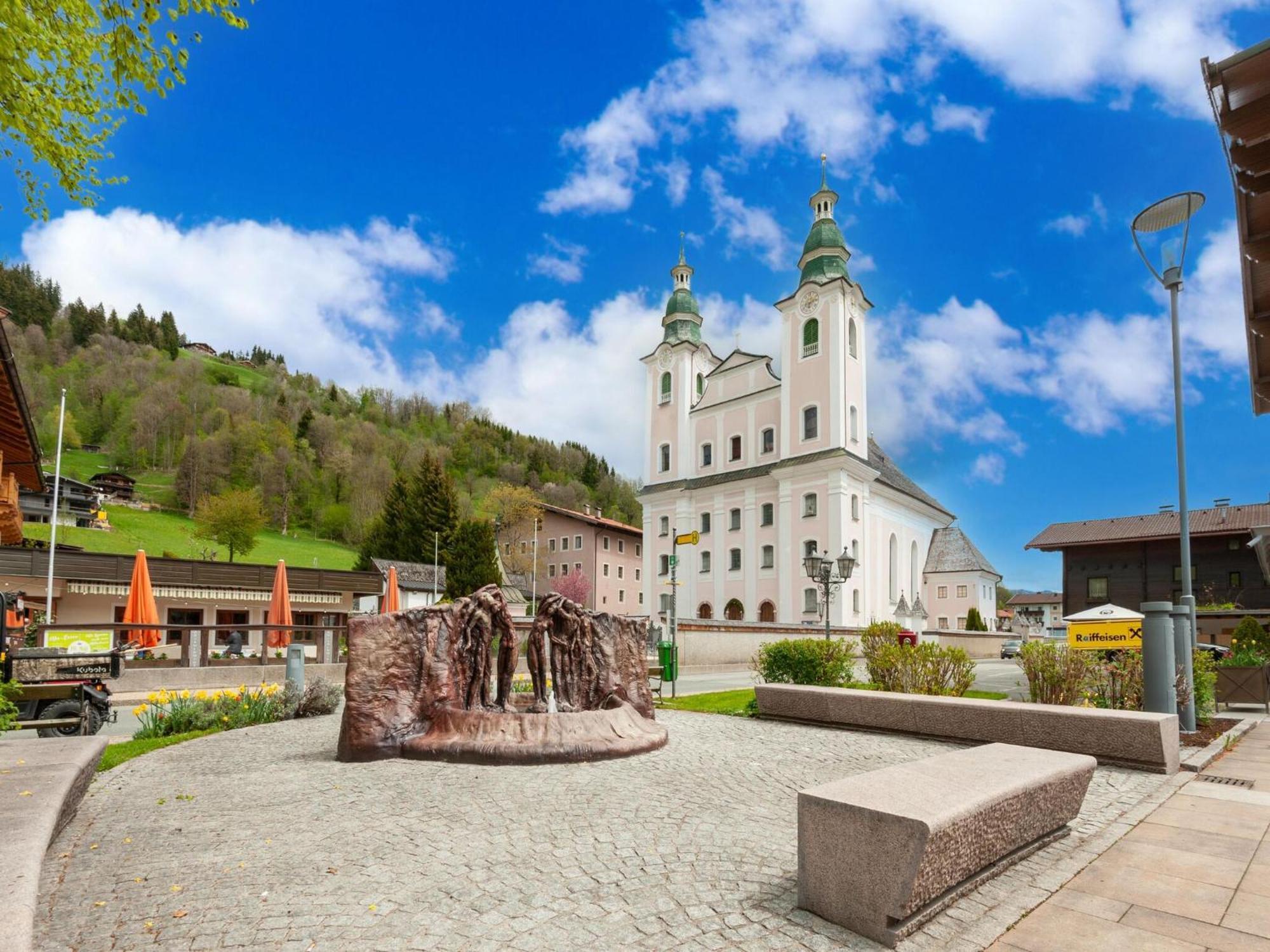 Luxury Penthouse With Balcony Ski Storage Carport Lift Apartment Brixen im Thale Luaran gambar