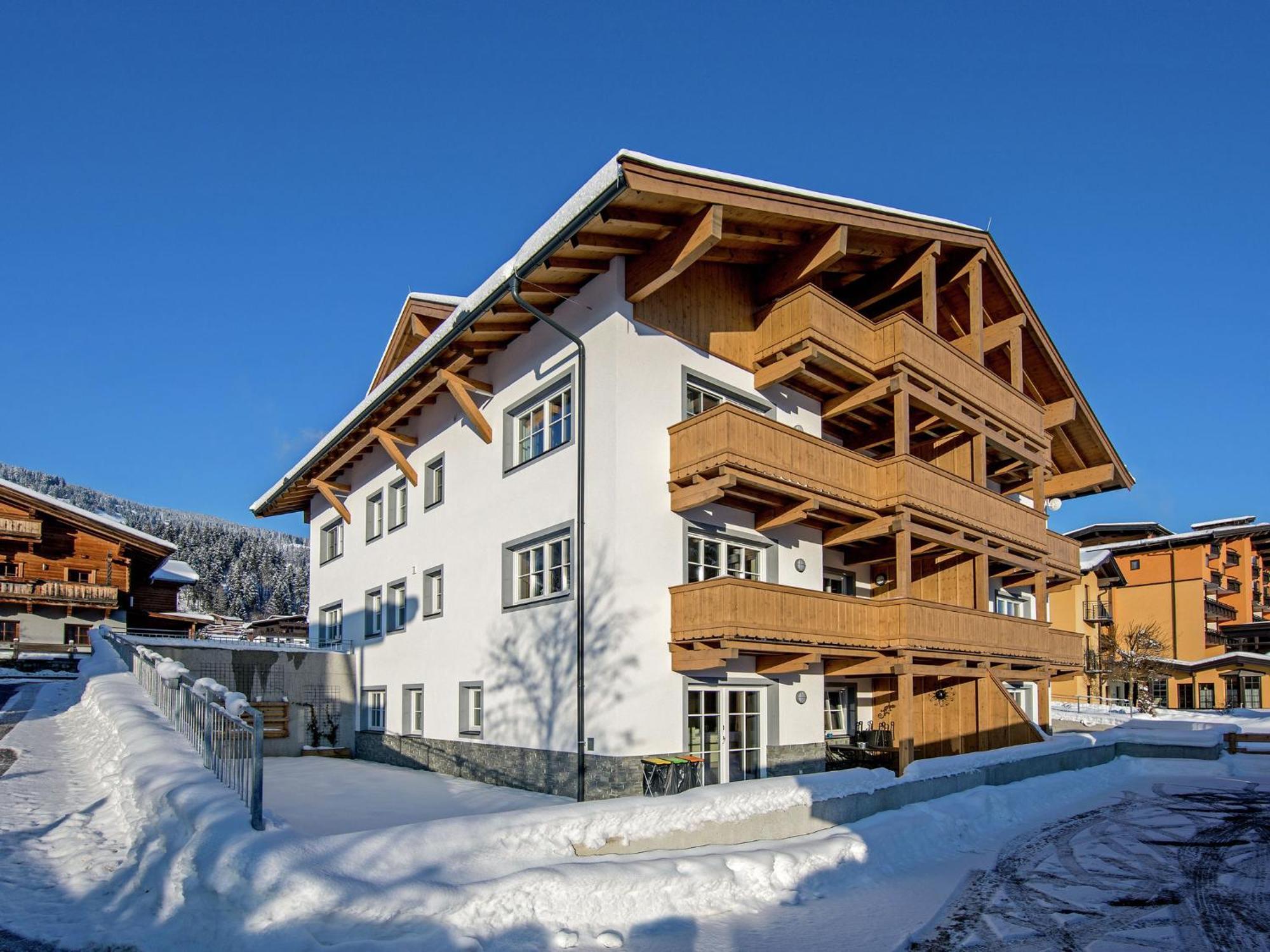 Luxury Penthouse With Balcony Ski Storage Carport Lift Apartment Brixen im Thale Luaran gambar