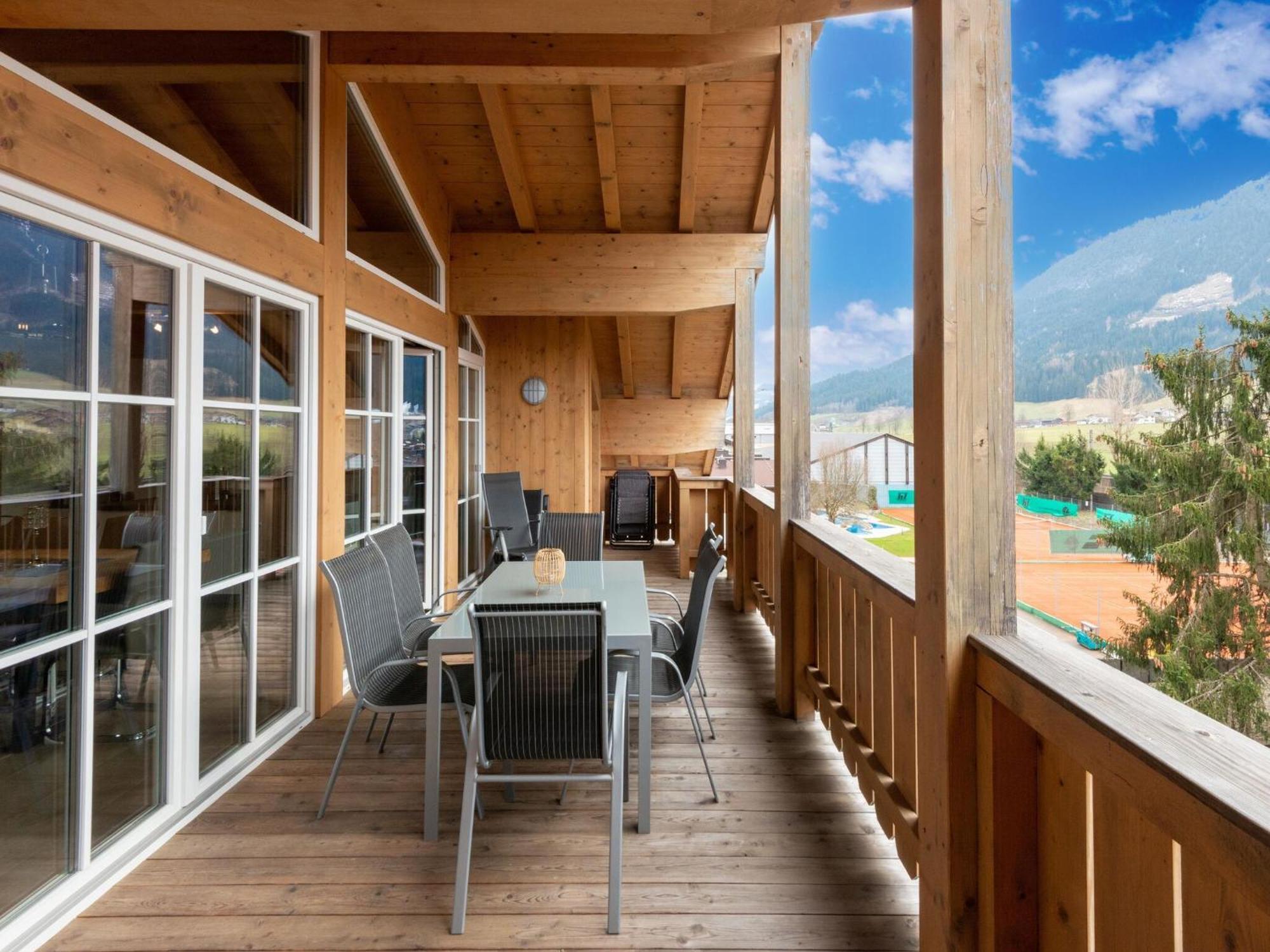 Luxury Penthouse With Balcony Ski Storage Carport Lift Apartment Brixen im Thale Luaran gambar