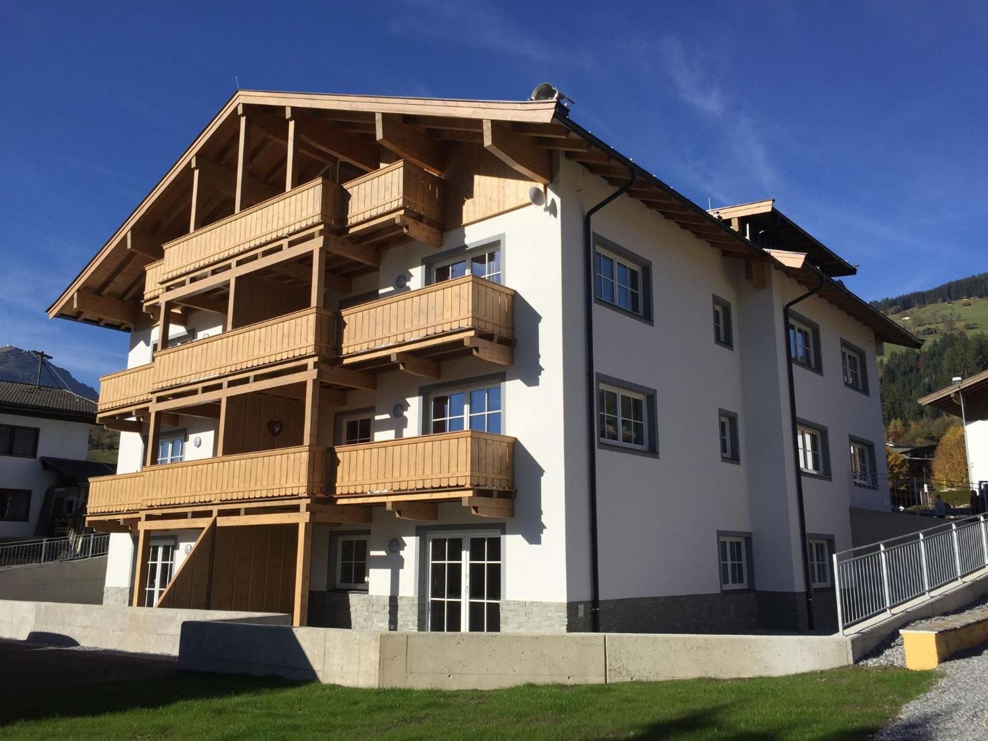 Luxury Penthouse With Balcony Ski Storage Carport Lift Apartment Brixen im Thale Luaran gambar