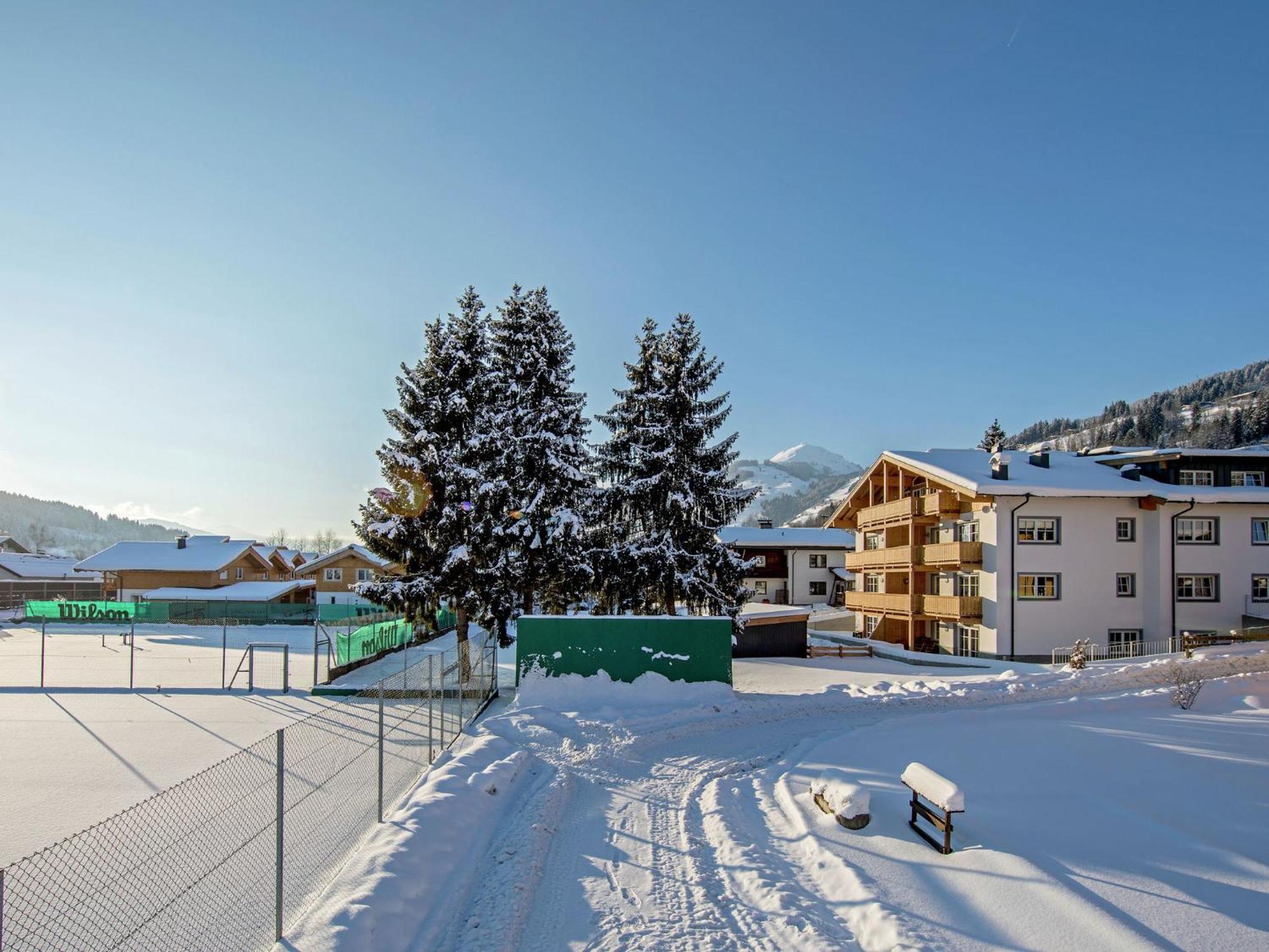 Luxury Penthouse With Balcony Ski Storage Carport Lift Apartment Brixen im Thale Luaran gambar